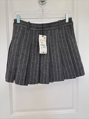 NWT Zara Women's Gray Pleated Mini Skirt - Classic Schoolgirl Style